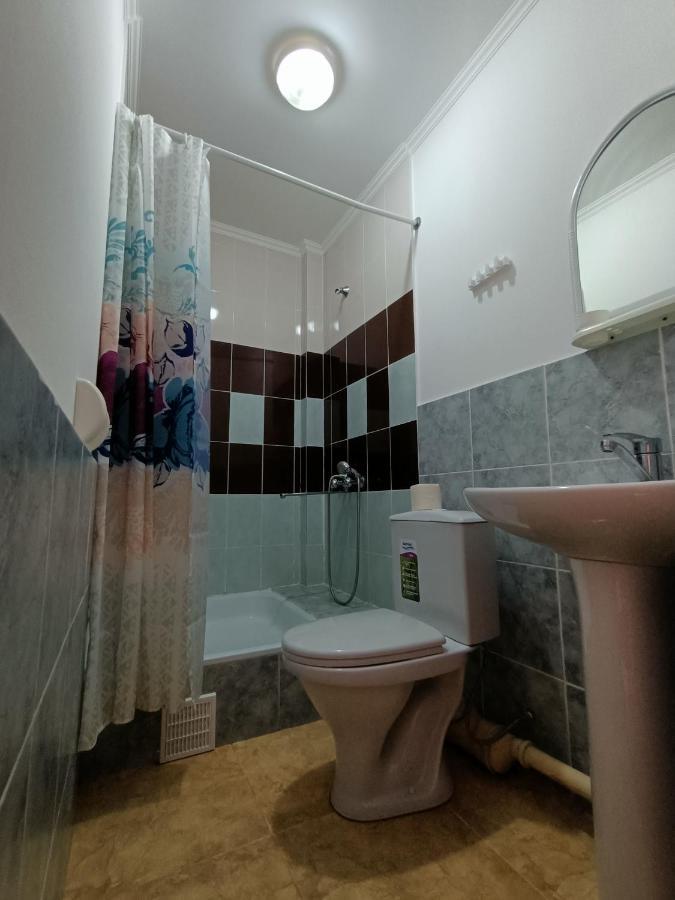 Мини-Отель В Центре Сухума - Аиааира Sukhumi Ngoại thất bức ảnh